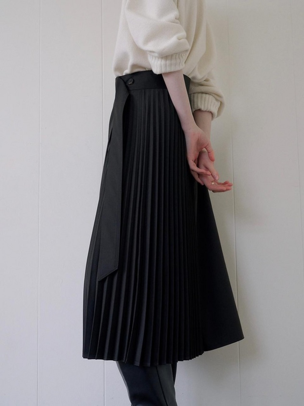 Bohme accordian pleated belted black boho classic minimalist midi skirt L